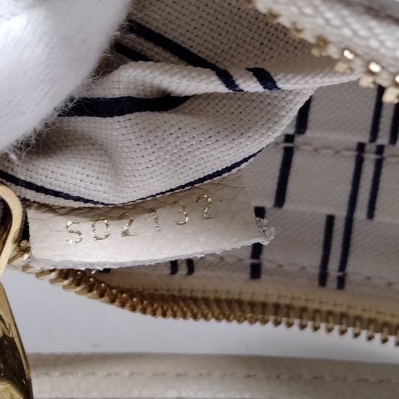 Louis Vuitton Citadine Pochette Monogram - Picture 10 of 10